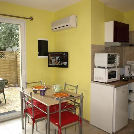 Les Jardins De La Volane Apartment *